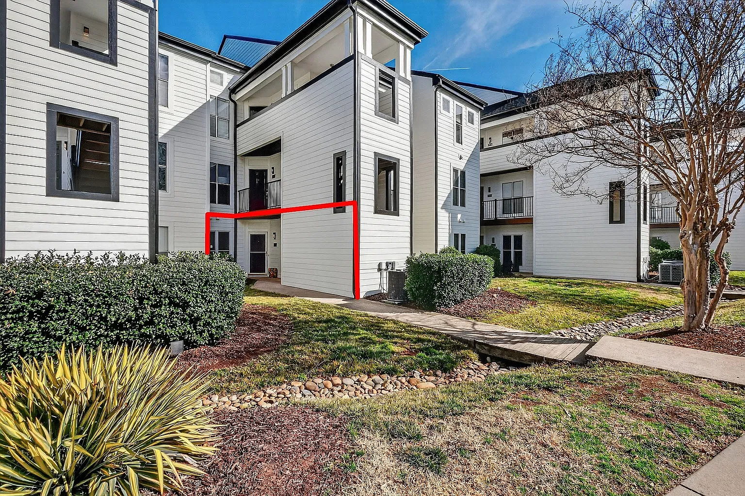 2 bed, 868 sqft, $2,400 — Photo 2