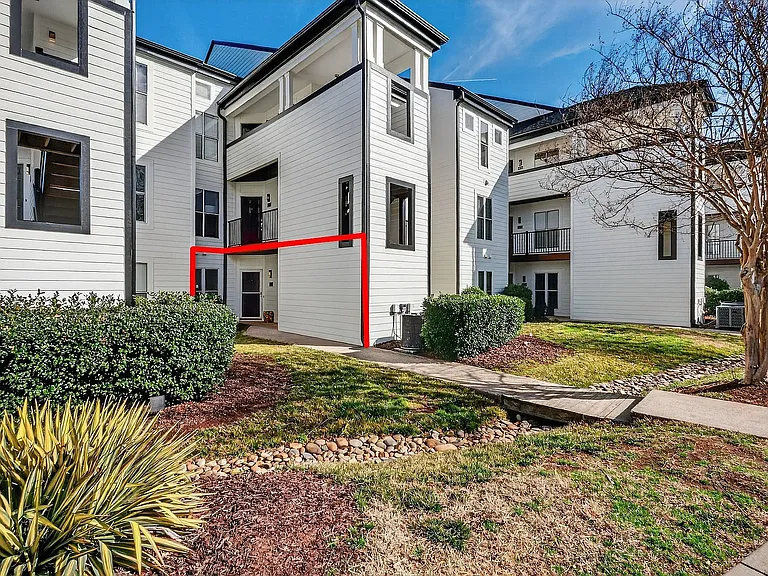 18695 Vineyard Point Ln — Photo 1
