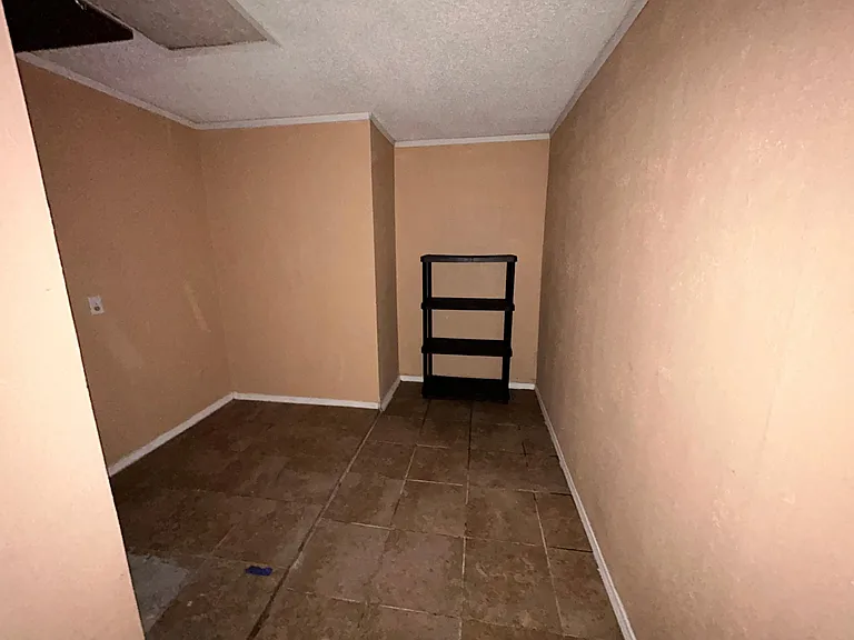 1112 Park Center Ct — Photo 14