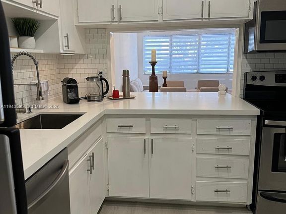 4th image of 330 SE 2nd St APT 104F
