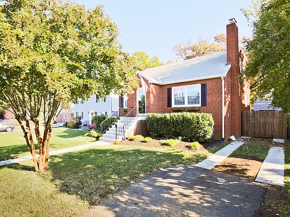  Side view of driveway