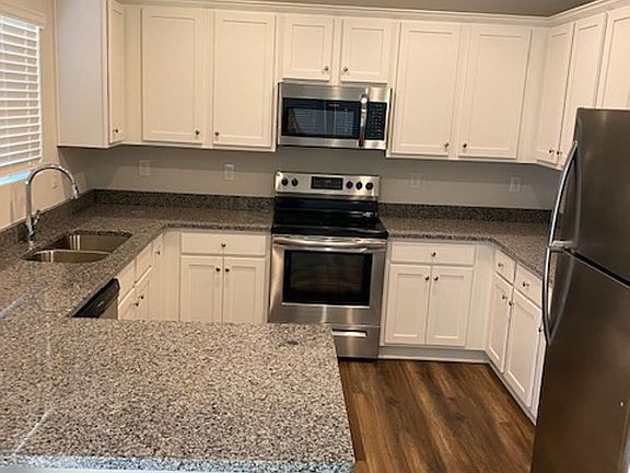 3rd image of 122 Poplar Leaf Ln