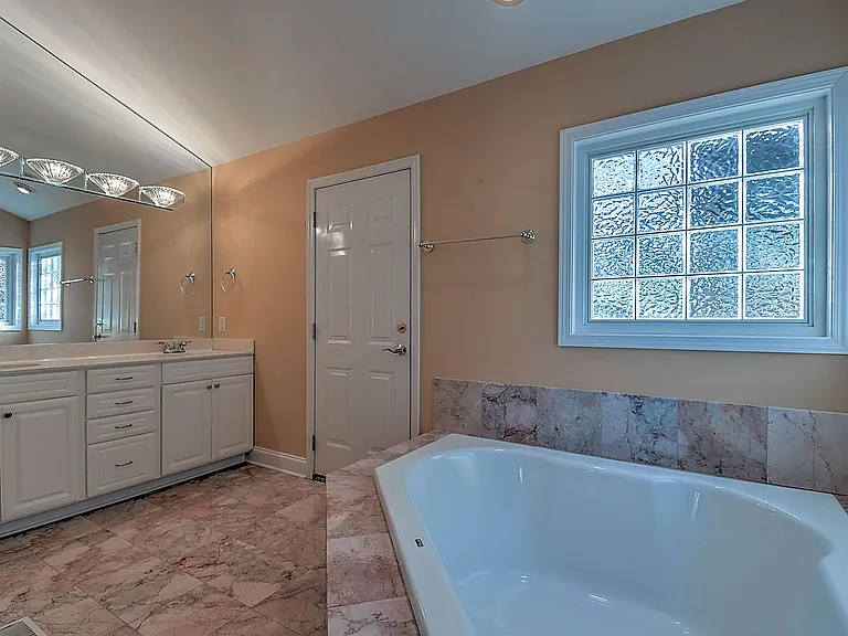 168 Old Mill Ct — Photo 11