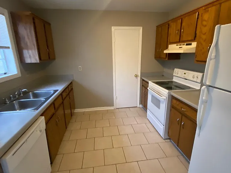 326 Mill Trace Dr #B — Photo 3