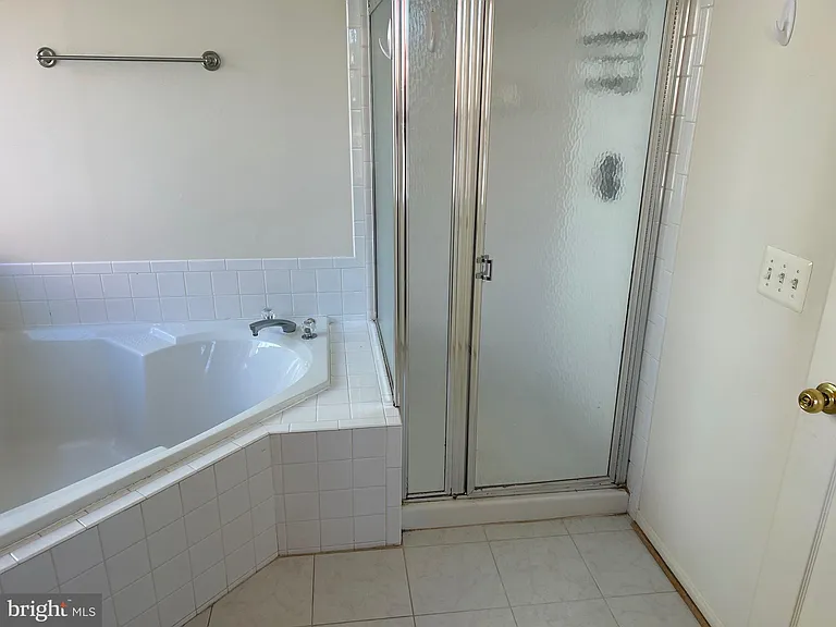6821 Hollow Glen Ct — Photo 12