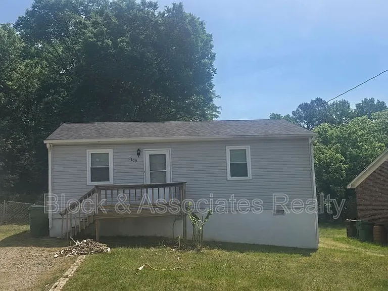 1109 Garrison St — Photo 1
