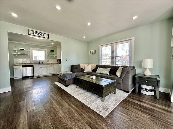 3rd image of 85 McEwen Rd