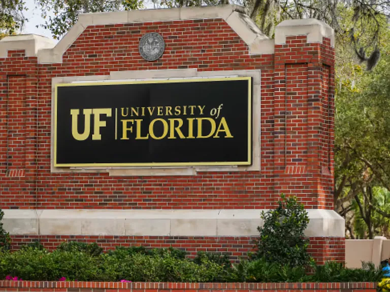 UF just 4 minutes away - can walk, bike or ride