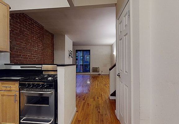 4th image of 240 E 78th St APT F