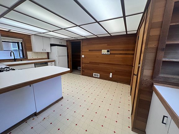 3rd image of 1204 N Brook Ln #1