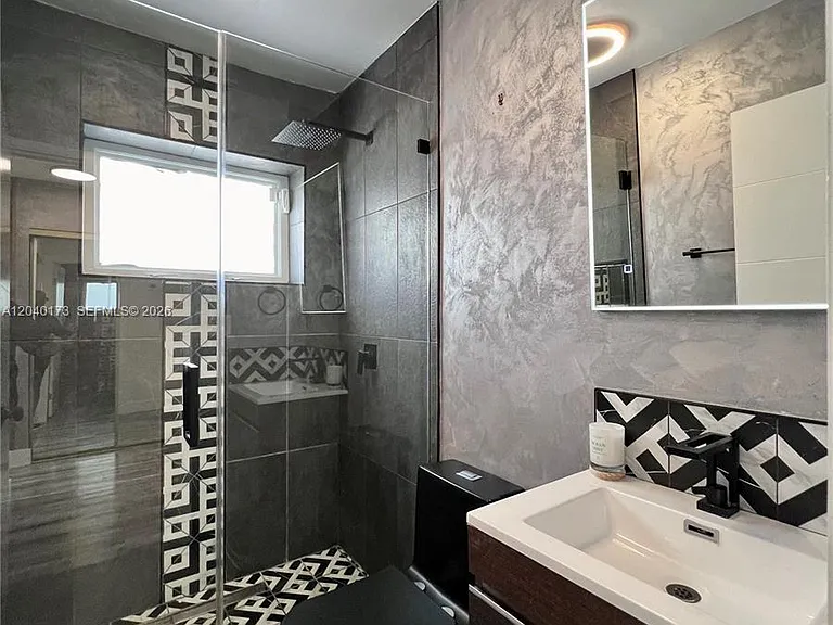 2425 SW 26th Ln — Photo 18