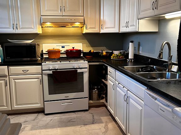 2nd image of 3006 W Grace St #A