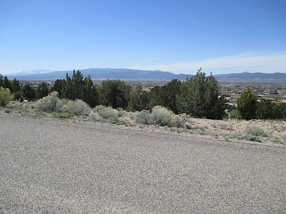 3rd image of 882 S Panorama Dr