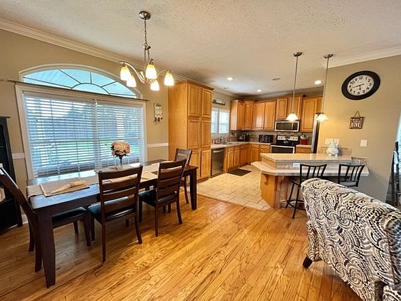 4th image of 149 Pleasant Pine Dr