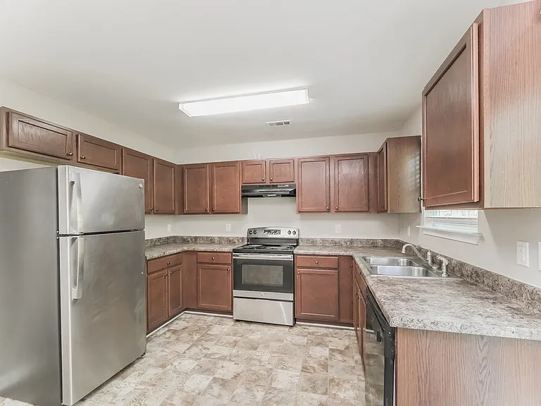 6221 Summerour Pl — Photo 8