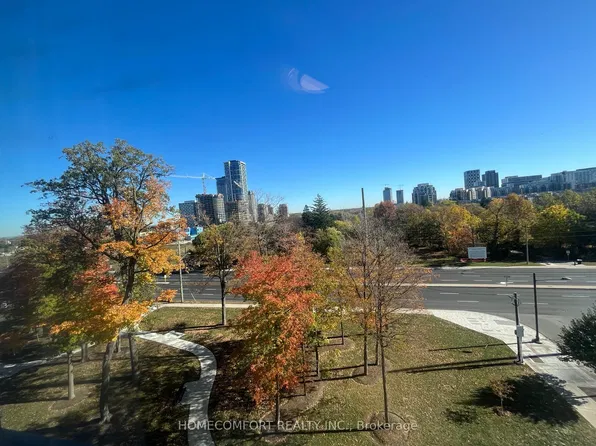 8 Cedarland Dr #719, Markham, ON L6G 1E3