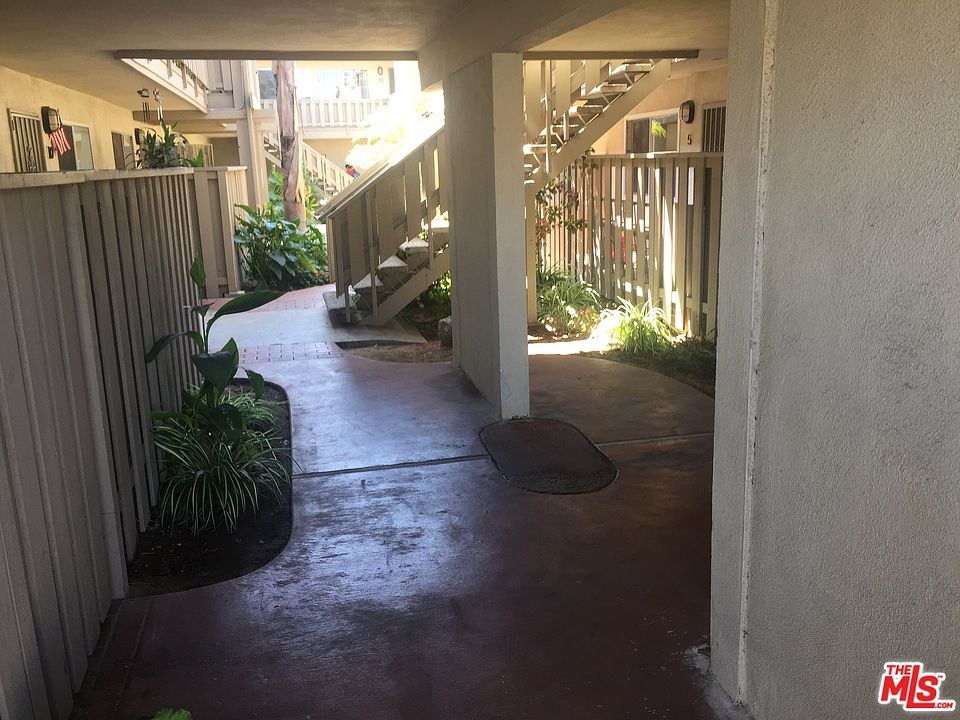 2nd image of 3385 Santa Fe Ave APT 77