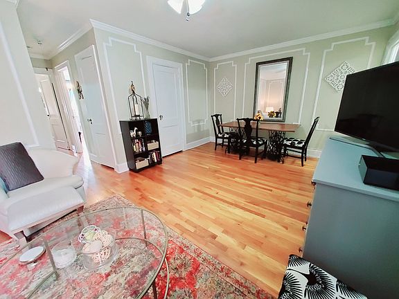 4th image of 639 Summer St APT 20