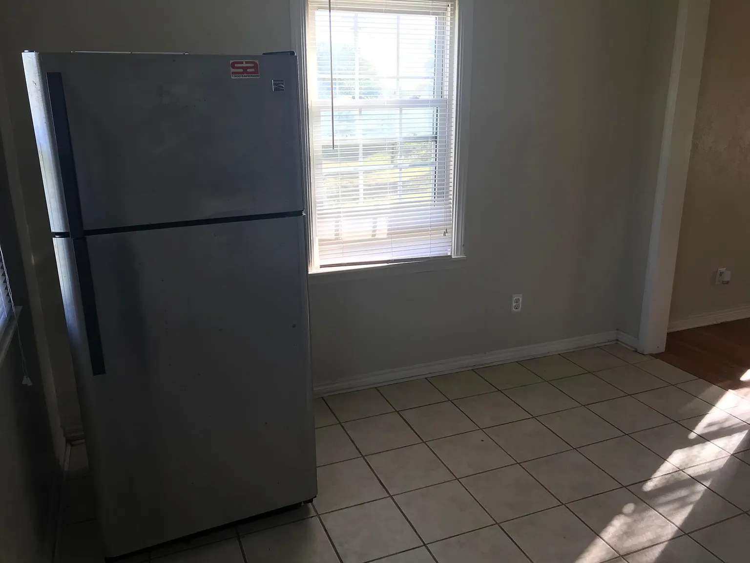 2 bed, 950 sqft, $1,200 — Photo 3