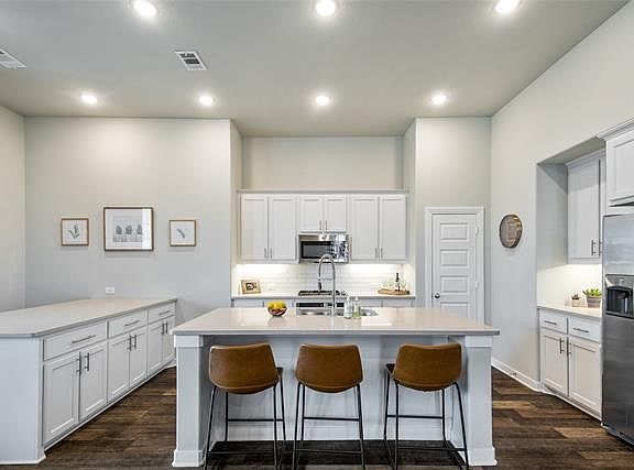 2nd image of 832 Hawks Way