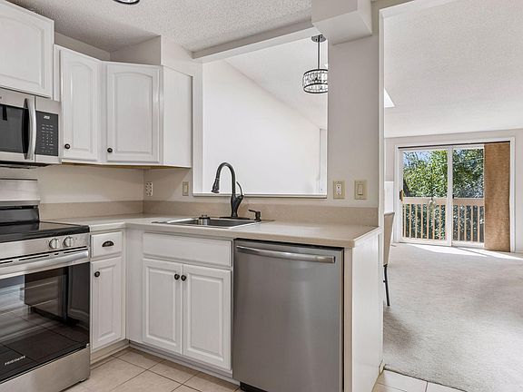 5th image of 17587 Pond Cir