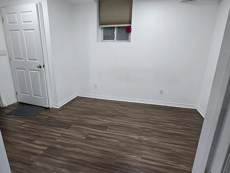 21 Chalkfarm Cres #BASEMENT — Photo 4