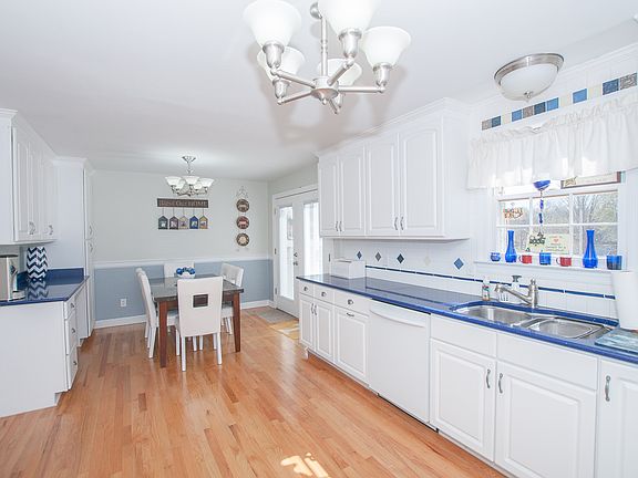 4th image of 416 Beth Dr