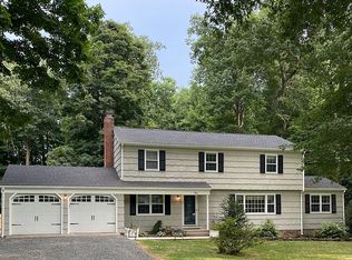 3 Woodlawn Dr, Bethel, CT 06801