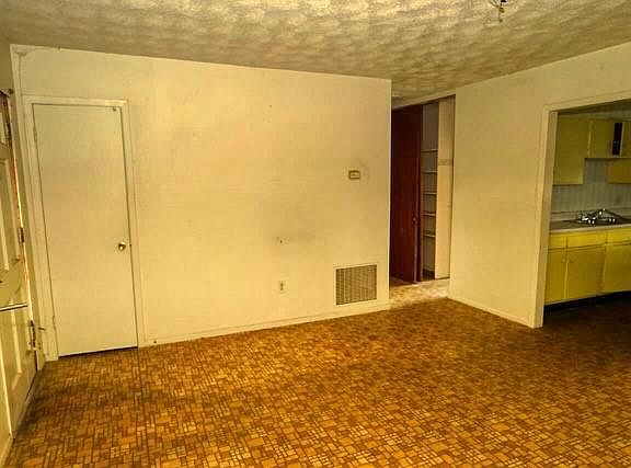 4th image of 1119 Kenny Dr