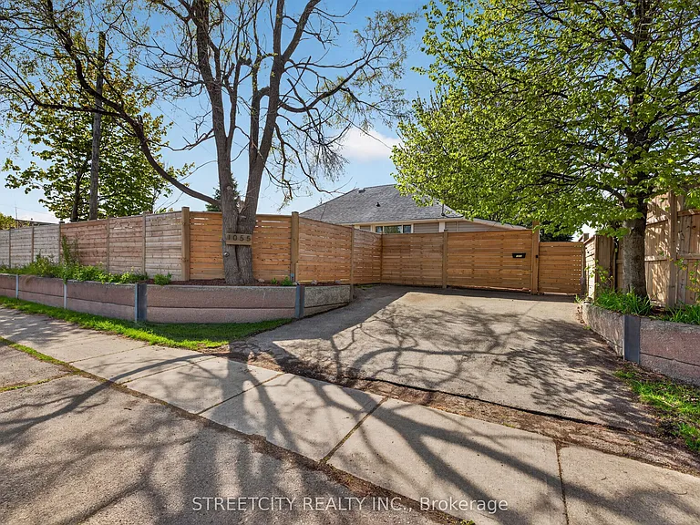 1055 Commissioners Rd E — Photo 6