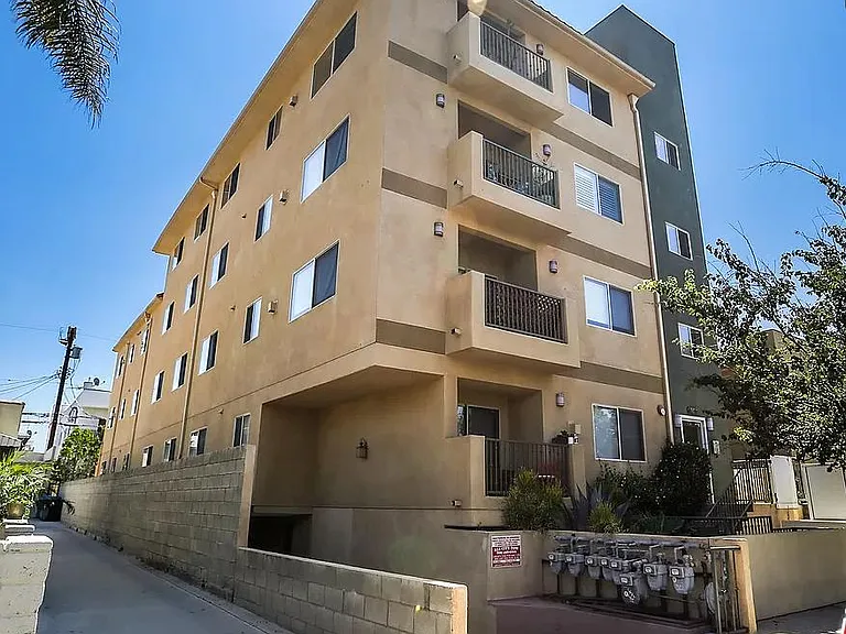936 N Hudson Ave #301 — Photo 22