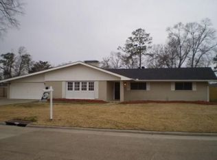 2112 Barbe St, Lake Charles, LA 70601
