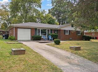 108 Chevy Chase Dr, Belleville, IL