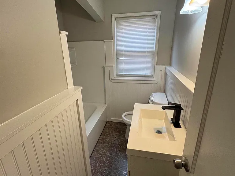 8272 Roselawn St — Photo 5