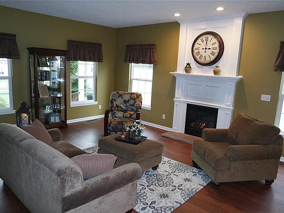 2nd image of 196 Shoreland Cir