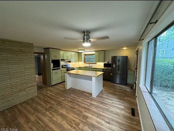 4th image of 2145 Norwood Blvd