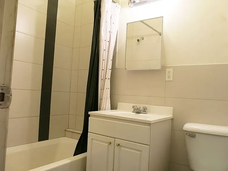 231 Boerum St #2R — Photo 6