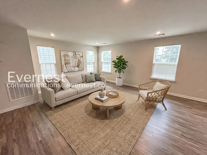 3 bed, 2.0 bath, 1560 sqft, $2,195 — Photo 2
