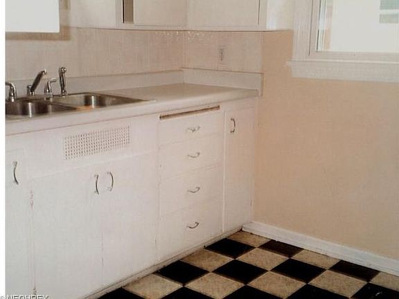3rd image of 916 Homewood Ave