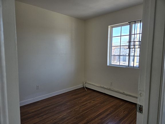 5th image of 432 Milford St #3