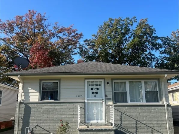 1522 E 172nd St, Cleveland, OH 44110