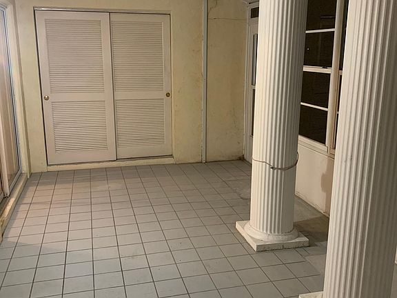 5th image of 312 Grove Isle Cir