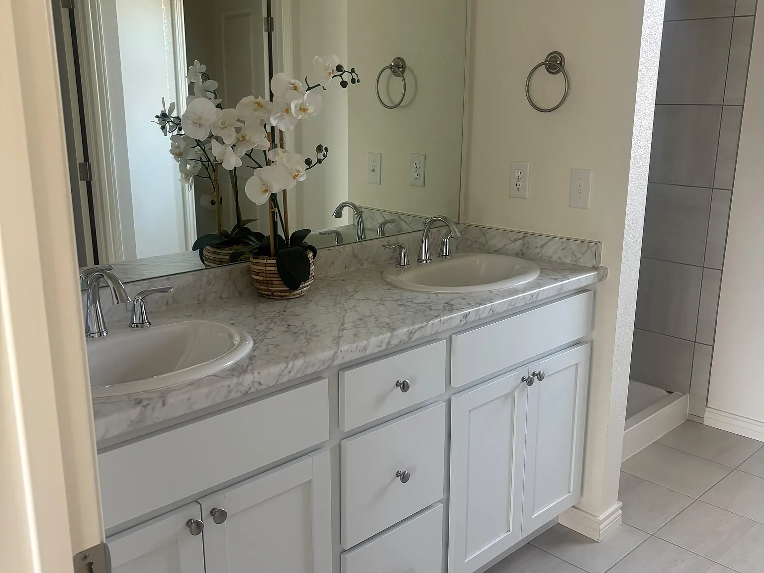 3 bed, 2.5 bath, 2377 sqft, $3,000 — Photo 3