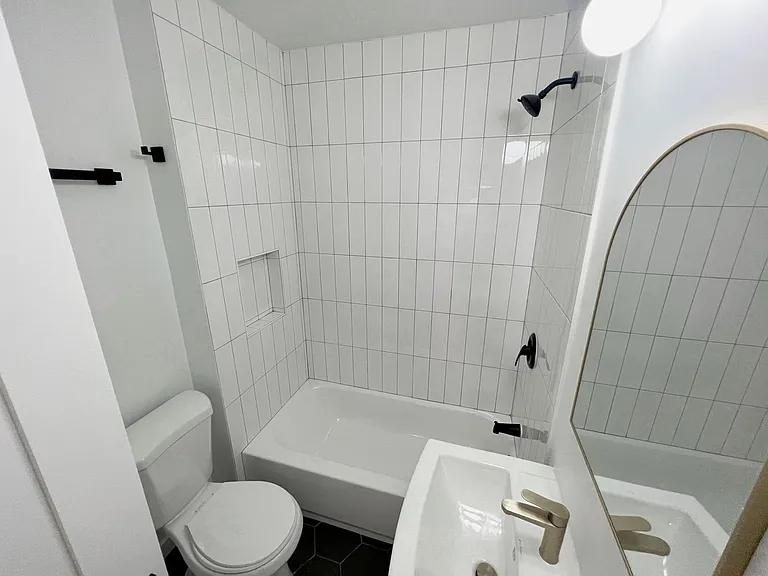 552 S Oakland Ave — Photo 4