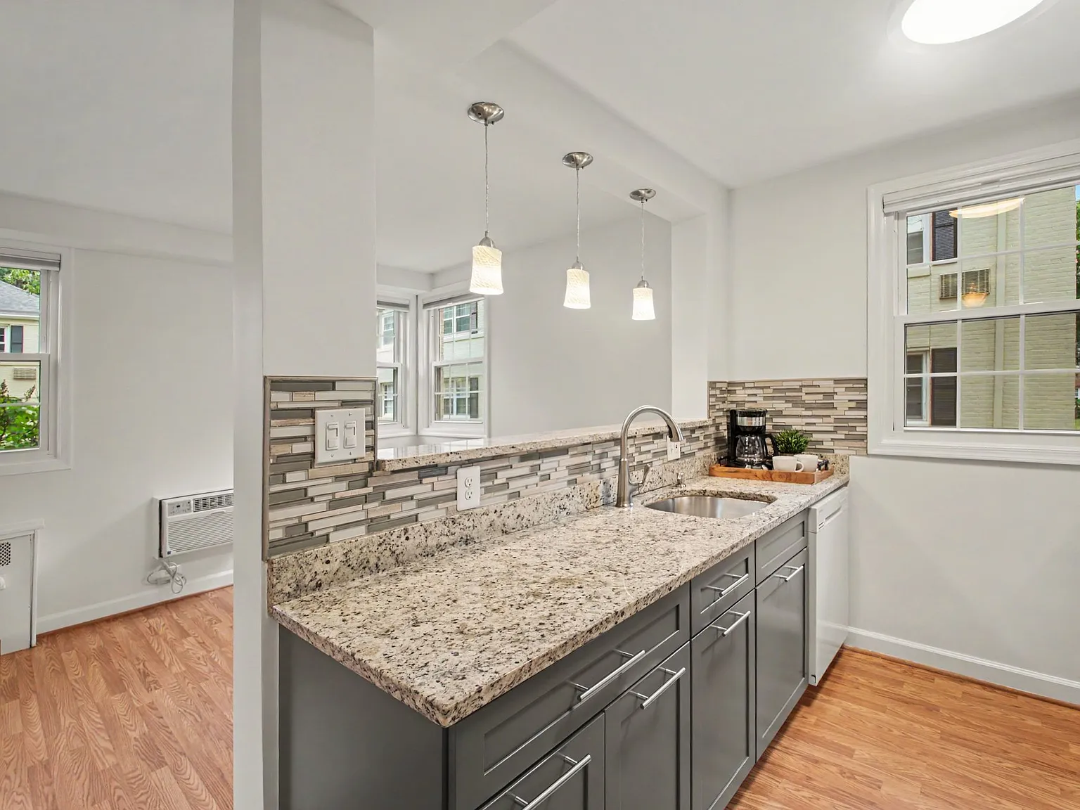 1 bed, 699 sqft, $1,900 — Photo 4