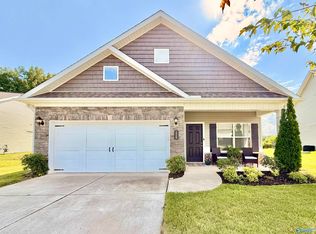 128 Lincoln Gray Cir, New Market, AL 35761