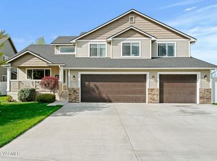 4702 Goat Rocks Ct, Yakima, WA 98901