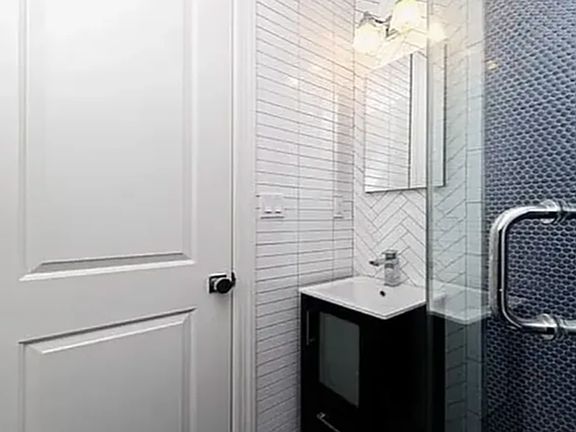 4th image of 222 E 12th St #5E
