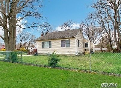 5th image of 129 Garden City Ave