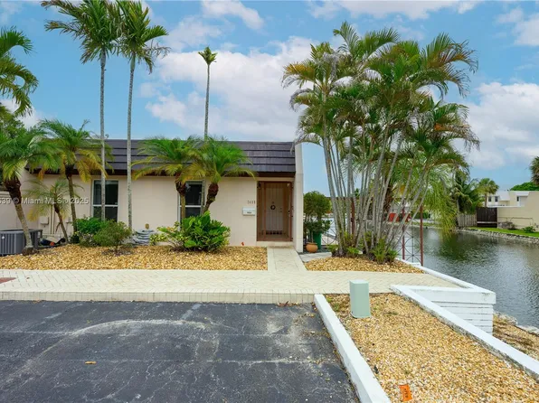 7408 Big Cypress Dr, Miami Lakes, FL 33014